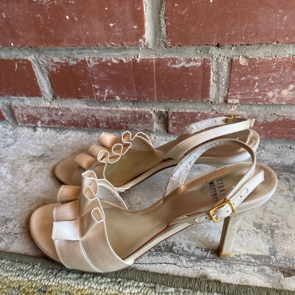 Stuart Weitzman Cream/White Ruffle Heels - Picture 2 of 6